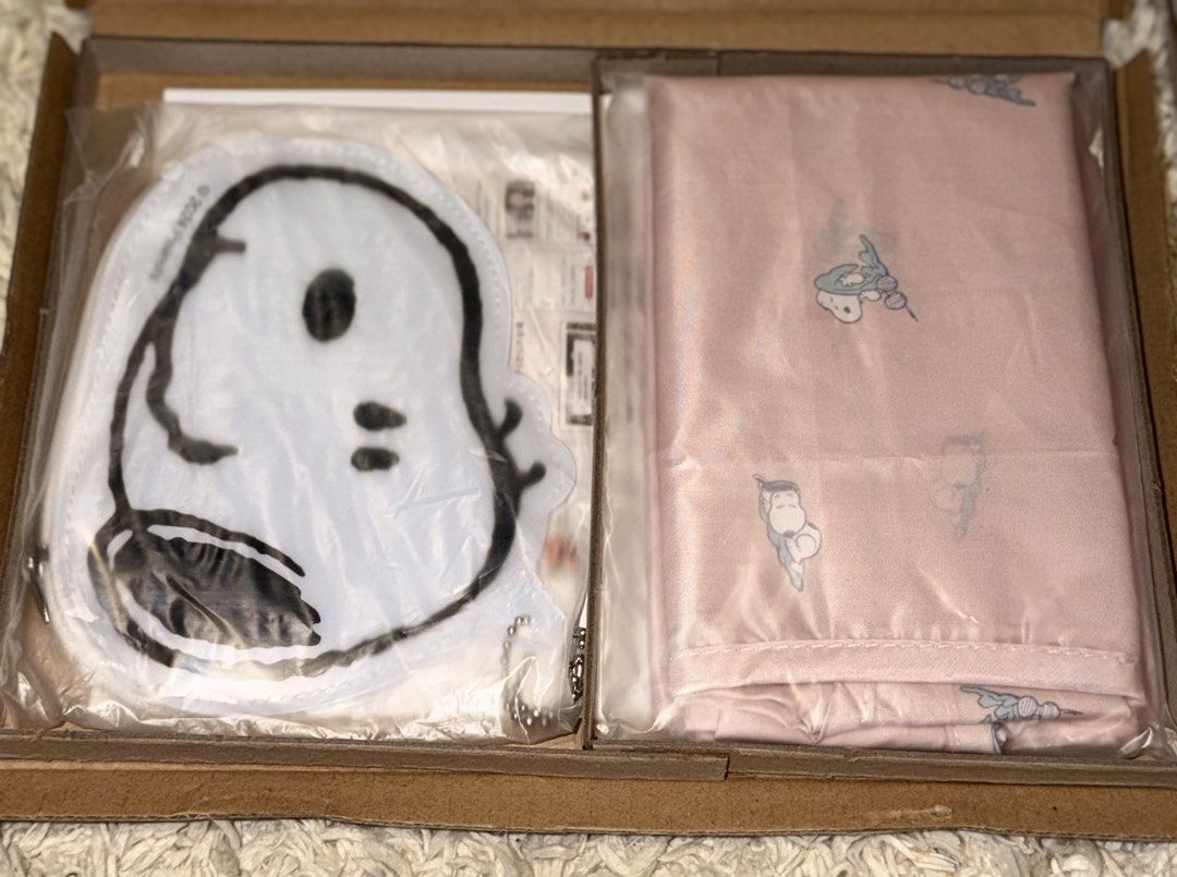 Snoopy Eco Bag and Face-Shaped Pouch Set (Category: Purses & Pouches) located in Bacolod City. Submitted by quickocean-c957 (Listing ID 1465089603, Image 2). Description: .