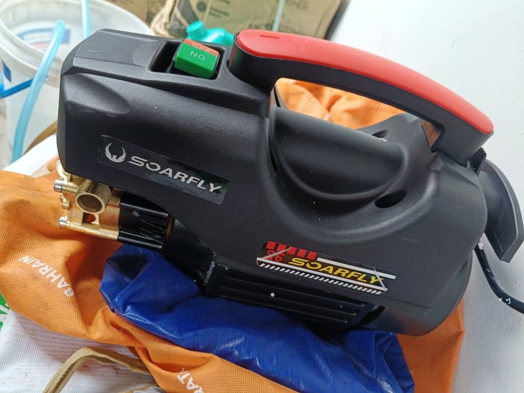 Soarfly High Pressure Washer 4800w (Category: Cleaning Tools & Supplies) located in Malolos. Submitted by merika06 (Listing ID 1464995668, Image 2). Description: Last 2 onhand 🥰🥰 4800w pressure washer Ubusin nyo na 🥰🍀🧿 09058634365 text po Brand/Model: Soarfly S6 pressure washer - Design: Compact black housing with a red carry handle and top green power switch - Performance: Powers on and runs strong - Key Features: Brass pump head fittings a