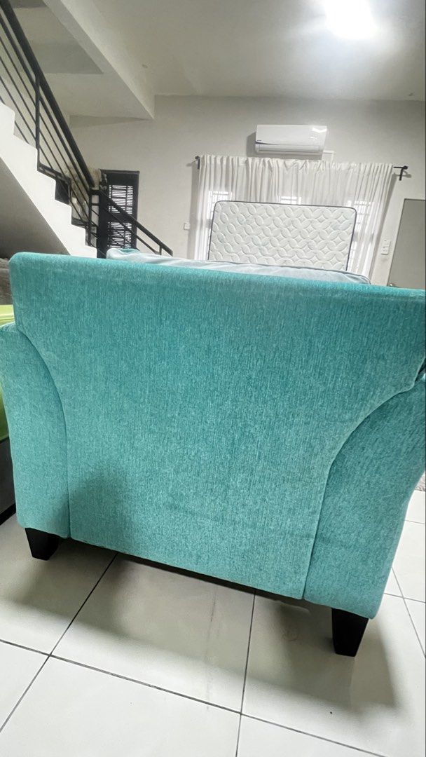 Sofa single (Category: Sofas) located in Johor Bahru. Submitted by miraameera29 (Listing ID 1464986762, Image 2). Description: 1 seater.
