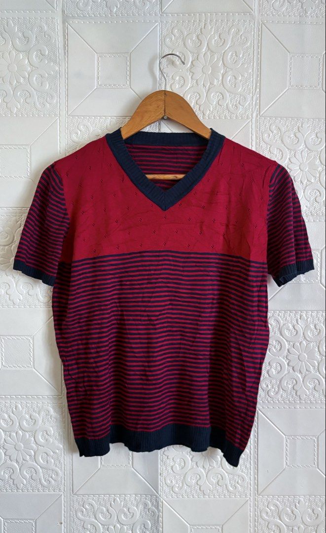 Soft knitted top (Category: Blouses) located in Legazpi City. Submitted by wearablefinds (Listing ID 1465006129, Image 1). Description: Like new Size large Soft knitted fabric Stretchable .