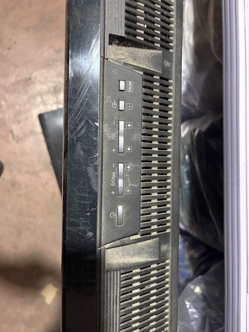 Song Bravia TV KLV- 46V400A (Category: TV) located in Manila. Submitted by angely12 (Listing ID 1464994061, Image 2). Description: ALL PHOTOS POSTED Still working No remote Bring own pick up and courier 44x30x5 Loc: hermosa, tondo.