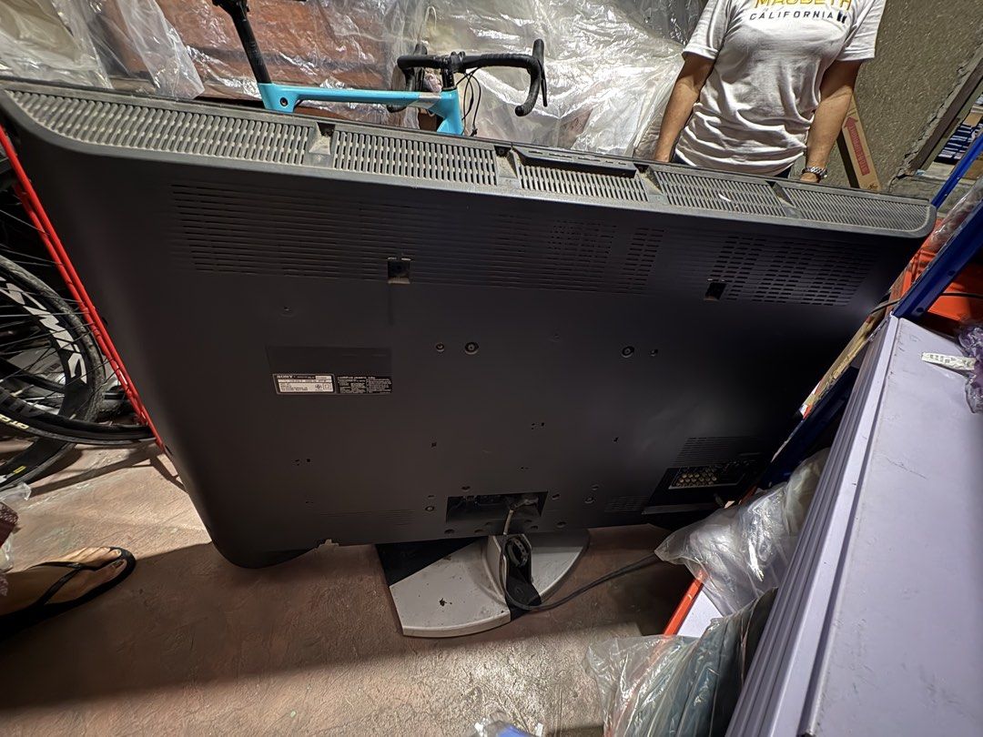 Song Bravia TV KLV- 46V400A (Category: TV) located in Manila. Submitted by angely12 (Listing ID 1464994061, Image 3). Description: ALL PHOTOS POSTED Still working No remote Bring own pick up and courier 44x30x5 Loc: hermosa, tondo.
