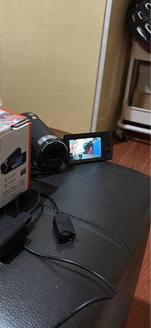 SONY HDR-CX405 HANDYCAM (Category: Video Cameras) located in Manila. Submitted by zealcrystal.ae1e6f (Listing ID 1465062891, Image 2). Description: Price is negotiable Everything works fine no issues. But the paint near the camera is faded. .