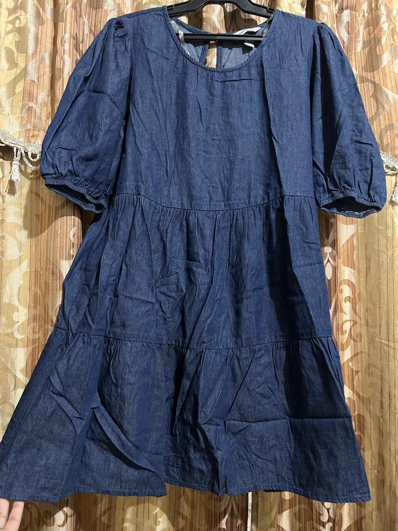 Speechless Denim Tiered Dress XS (Category: Dresses) located in Cabanatuan. Submitted by imported2023 (Listing ID 1465078398, Image 2). Description: - Brand: Speechless - Size: XS (tag attached) - Color: Classic Blue Denim - Material: Made in Vietnam - Design: Tiered skirt, puffed sleeves with elastic cuffs - Neckline: Round neck with keyhole back button closure - Style Tip: Pair with sneakers or sandals for a chic, effortless look!.