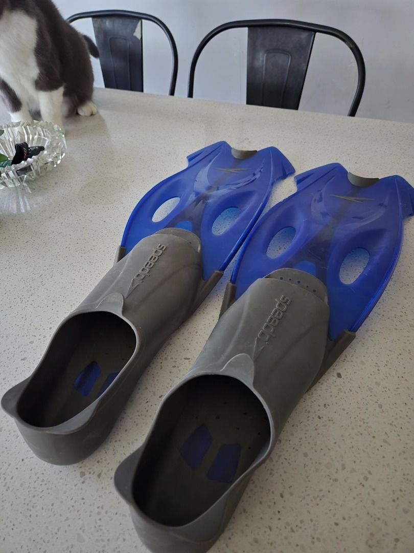 Speedo fins (Category: Travel Essentials & Accessories) located in Caloocan City. Submitted by carsondesi80795 (Listing ID 1465053924, Image 1). Description: .