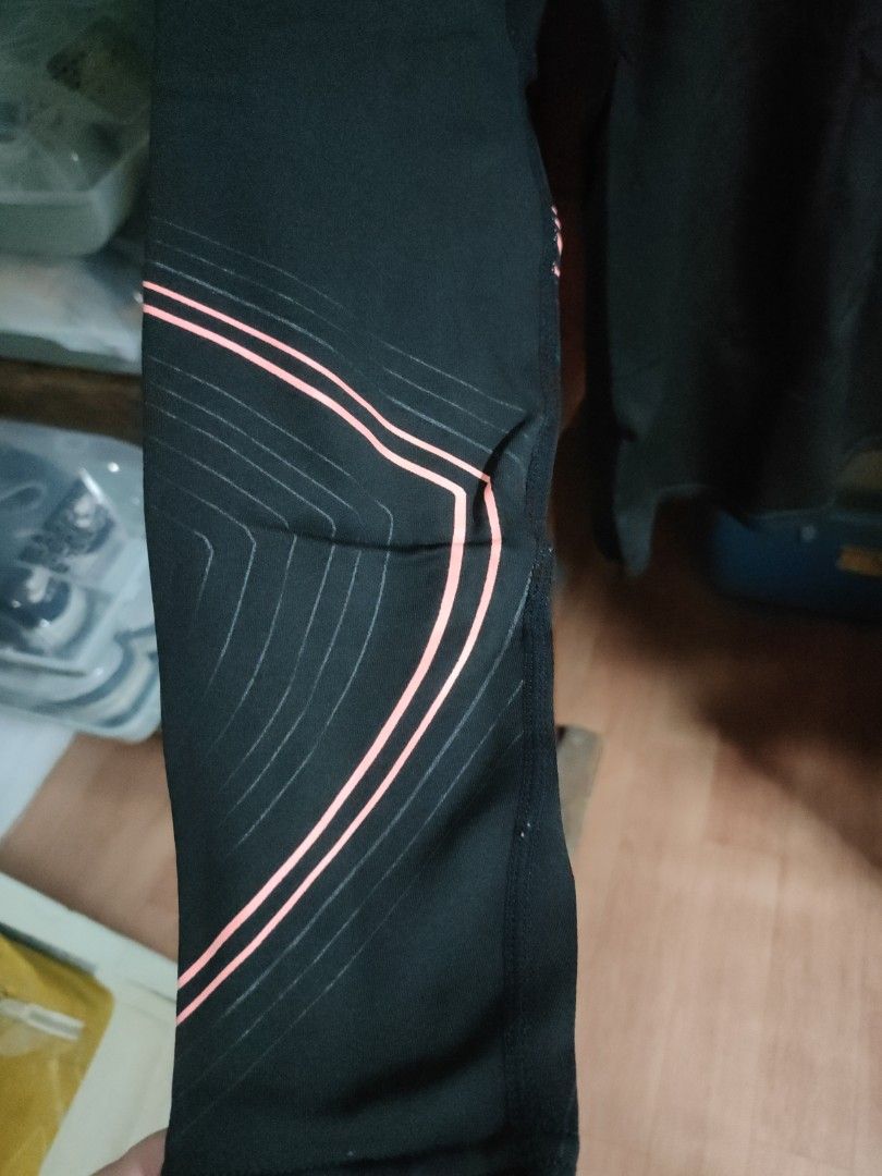 Speedo rash guard (Category: Rash guard) located in Taguig. Submitted by fundraising_for_althon (Listing ID 1464981877, Image 2). Description: .