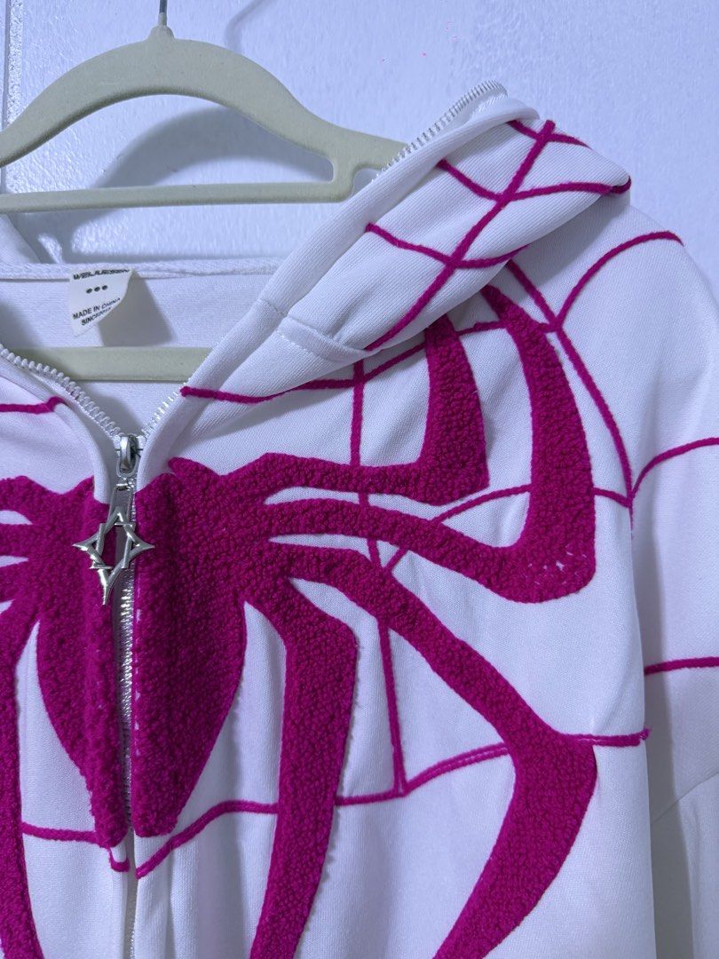 Spiderman hoodie (Category: Hoodies) located in Caloocan City. Submitted by dnnhfaye (Listing ID 1464993338, Image 2). Description: L-xl.