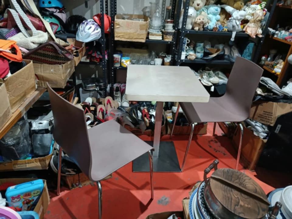 Square Cafe Table and Two Brown Chairs Set (Category: Tables & Sets) located in Manila. Submitted by grlfncs.mon31 (Listing ID 1465095825, Image 1). Description: - Compact café table with a sturdy metal base and square top - Includes 2 matching brown molded shell chairs with slim chrome legs - Space-saving design, perfect for tight spaces, small apartments, or breakfast nooks - Condition: Normal surface marks on the table top from daily use - Cha