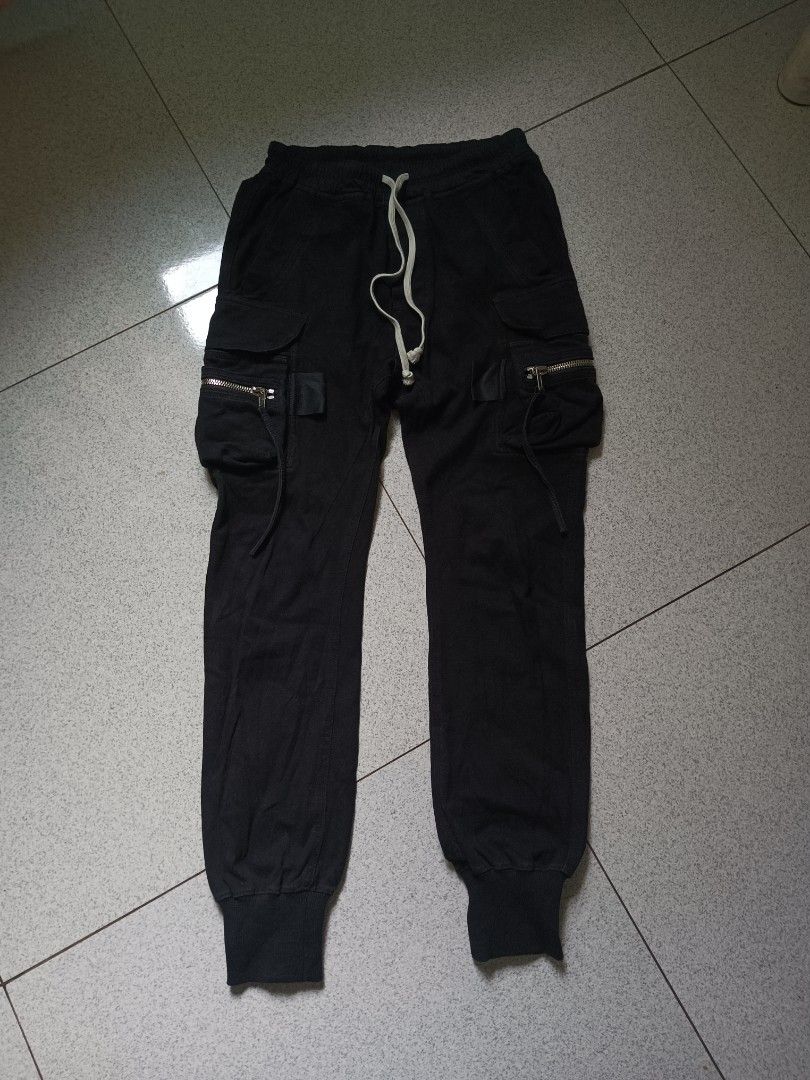 SS18 Walrus Rick Owens Mastodon Cargo Jogger (Category: Luxury Apparel) located in Tagbilaran City. Submitted by kennlouise13 (Listing ID 1465045929, Image 1). Description: .