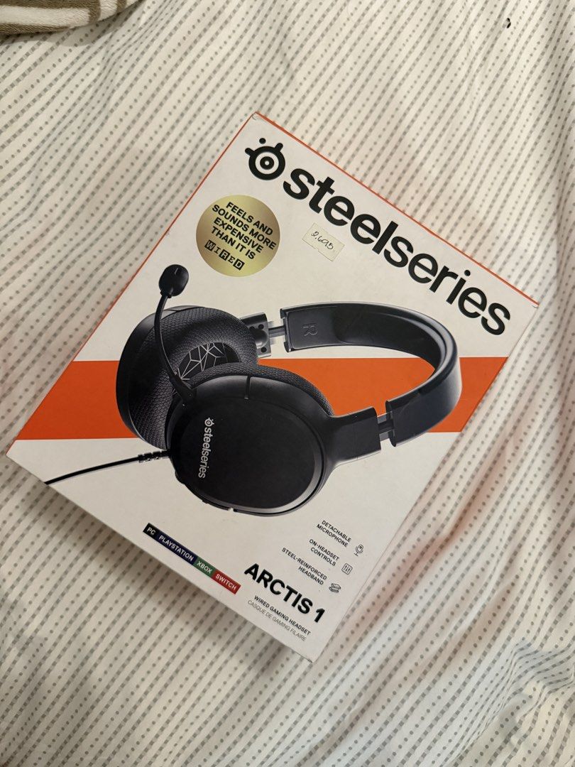 SteelSeries Arctis 1 Wired Gaming Headset (Category: Headphones & Headsets) located in Bacolod City. Submitted by purrfectfit (Listing ID 1465084212, Image 1). Description: - Original packaging completely intact - Clear communication: Includes a detachable microphone - Convenient control: Features easy-to-use on-headset controls - Durable build: Reinforced with a sturdy steel headband for long-lasting comfort.