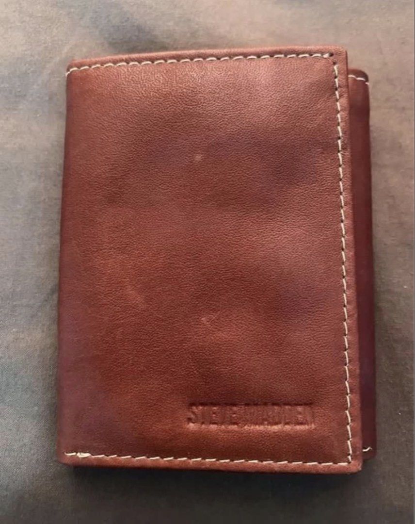 Steve Madden trifold leather wallet (Category: Belt bags, Clutches and Pouches) located in Manila. Submitted by bwshoppe (Listing ID 1465020213, Image 2). Description: Brand new with tag & box US purchased .