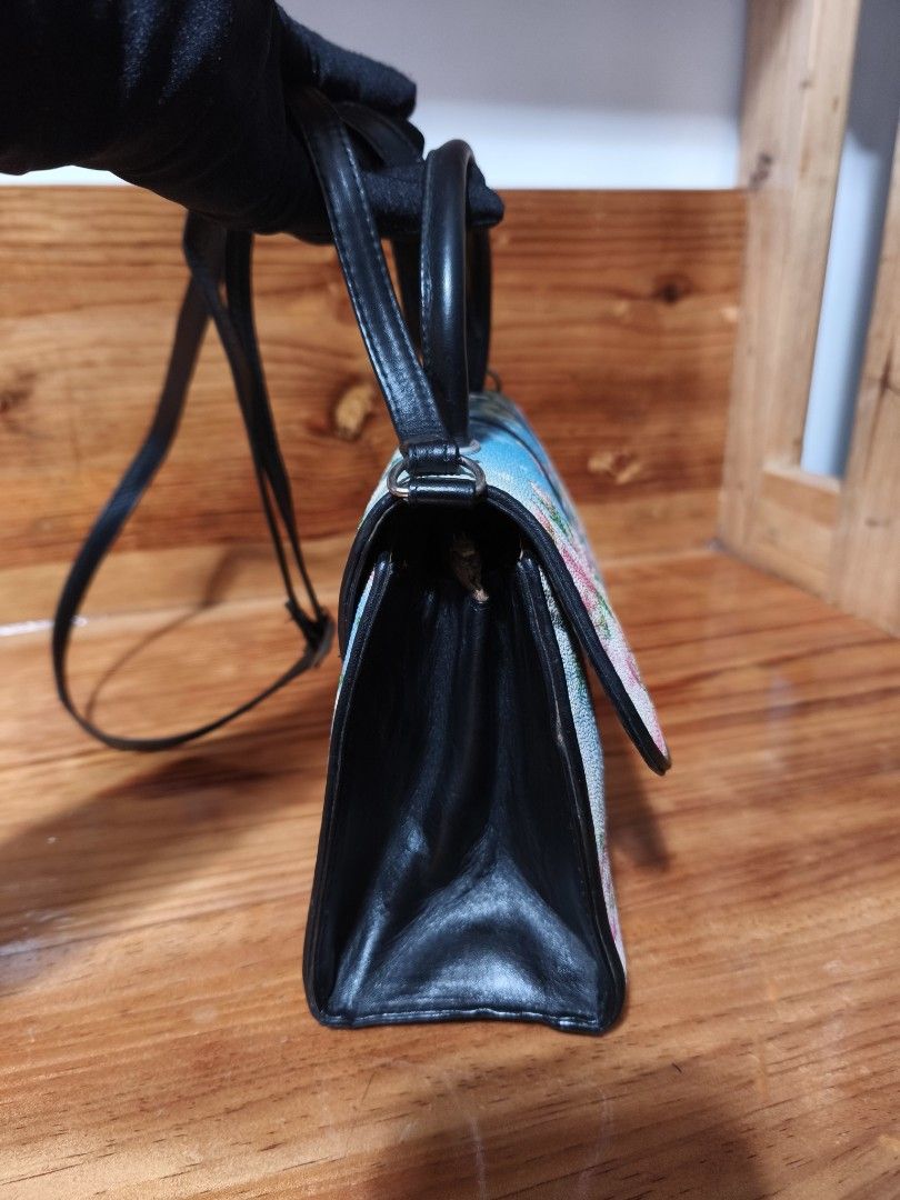 Stingray bag (Category: Shoulder Bags) located in Baguio. Submitted by queenlyne_vintage_rare_finds (Listing ID 1465009185, Image 3). Description: .