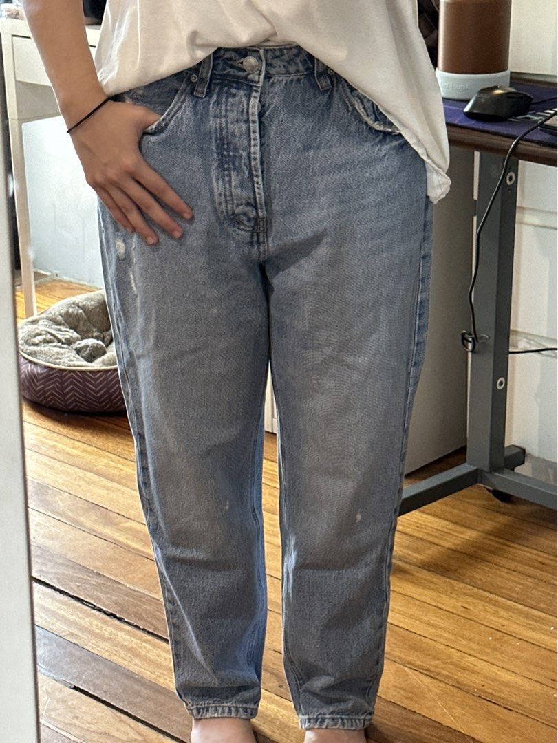 Stradivarius Straight cut pants (Category: Jeans) located in Paranaque City. Submitted by celinegab (Listing ID 1465034810, Image 1). Description: Can fit 27-28 inches waistline.
