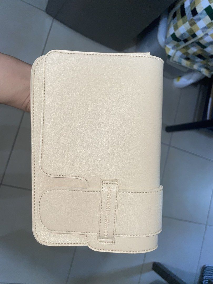 Straightforward DVL Noiva Sand (Category: Cross-body Bags) located in Manila. Submitted by oddbear_e25815 (Listing ID 1465046517, Image 2). Description: Brand New Straightforward DVL Noiva Sling Bag Never Used Color: Sand (Cream) SRP: ₱850 RFS: Impulsively Bought. Now declutterinng.