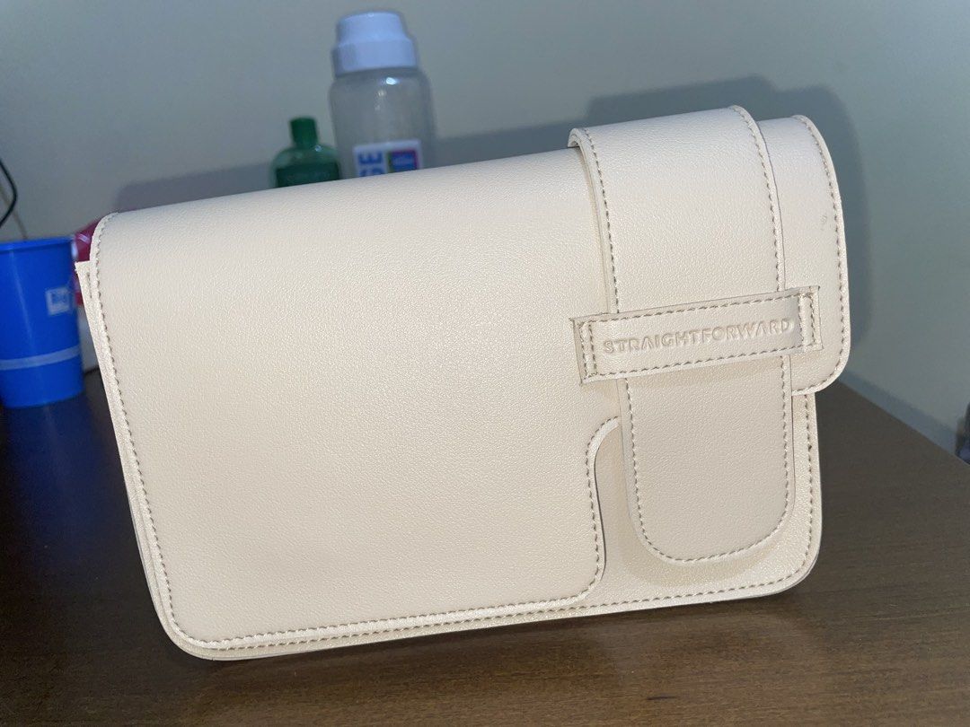 Straightforward DVL Noiva Sand (Category: Cross-body Bags) located in Manila. Submitted by oddbear_e25815 (Listing ID 1465046517, Image 1). Description: Brand New Straightforward DVL Noiva Sling Bag Never Used Color: Sand (Cream) SRP: ₱850 RFS: Impulsively Bought. Now declutterinng.