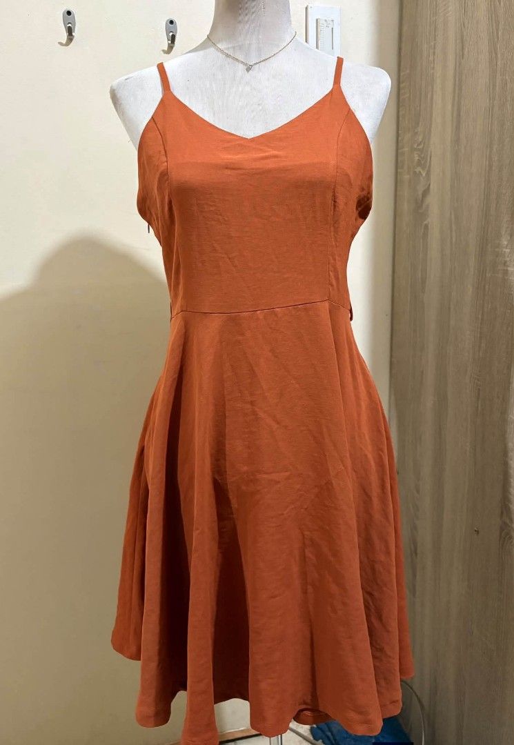 strappy/ string maxi midi dress (Category: Dresses) located in Manila. Submitted by yellemiese (Listing ID 1464984982, Image 1). Description: ₱150-200 price range ❣️ sizes: small-large never used / worn once only items are in good condition.