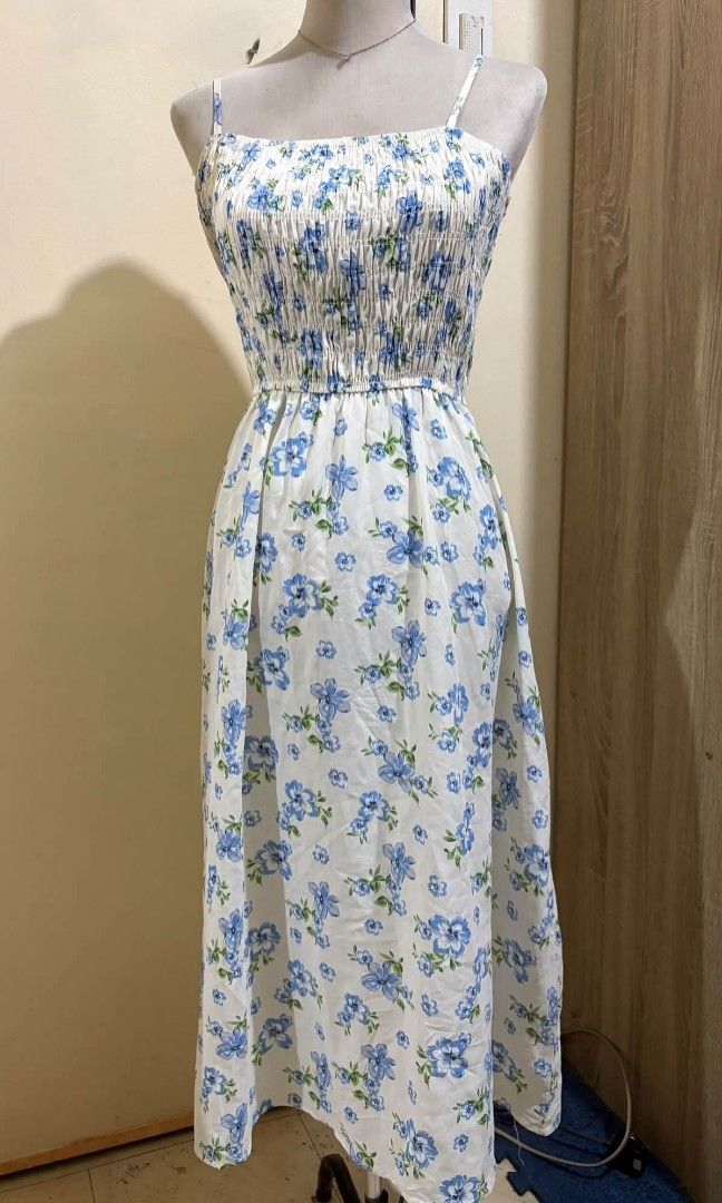 strappy/ string maxi midi dress (Category: Dresses) located in Manila. Submitted by yellemiese (Listing ID 1464984982, Image 3). Description: ₱150-200 price range ❣️ sizes: small-large never used / worn once only items are in good condition.