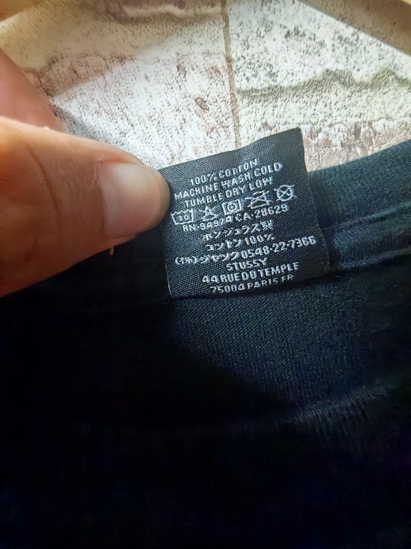 Stussu dice (Category: Tshirts & Polo Shirts ) located in Santa Cruz. Submitted by ukayhuntworldwide (Listing ID 1464989213, Image 3). Description: Dimes 22 width 28 length.