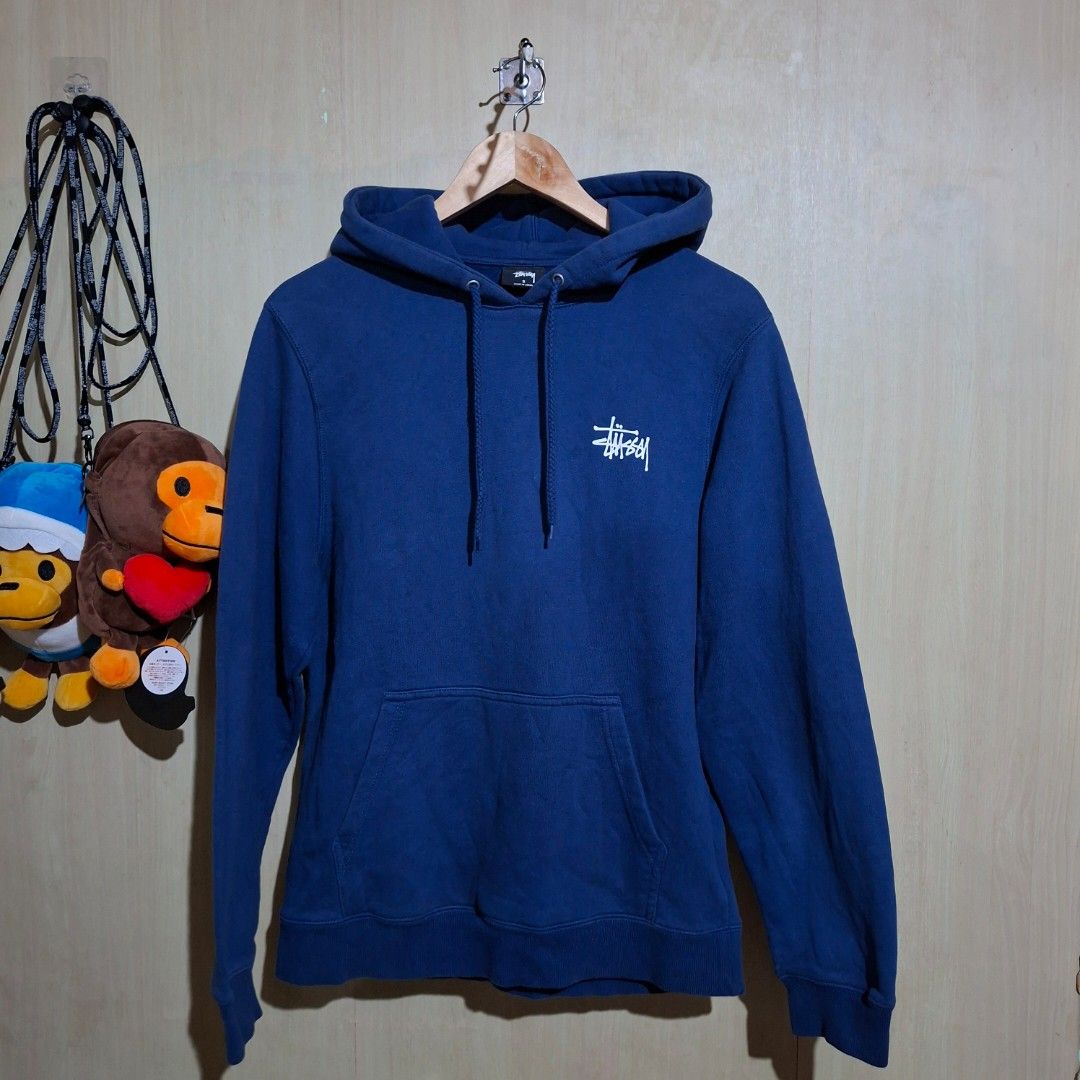 Stussy Basic Logo (Category: Hoodies) located in Bayambang. Submitted by thedonedeal (Listing ID 1465104536, Image 2). Description: Stussy Basic Logo Navy Blue 21 x 27 No crack print Complete tagss No rush orderr!! Plus SF.