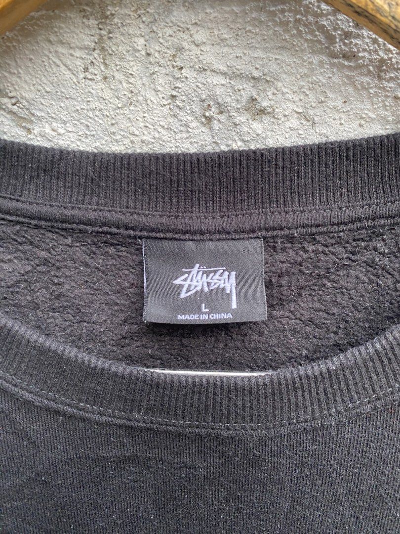 STUSSY GLOBAL CREWNECK (Category: Activewear) located in Cavite. Submitted by thrift_sum_mo (Listing ID 1465057105, Image 3). Description: .