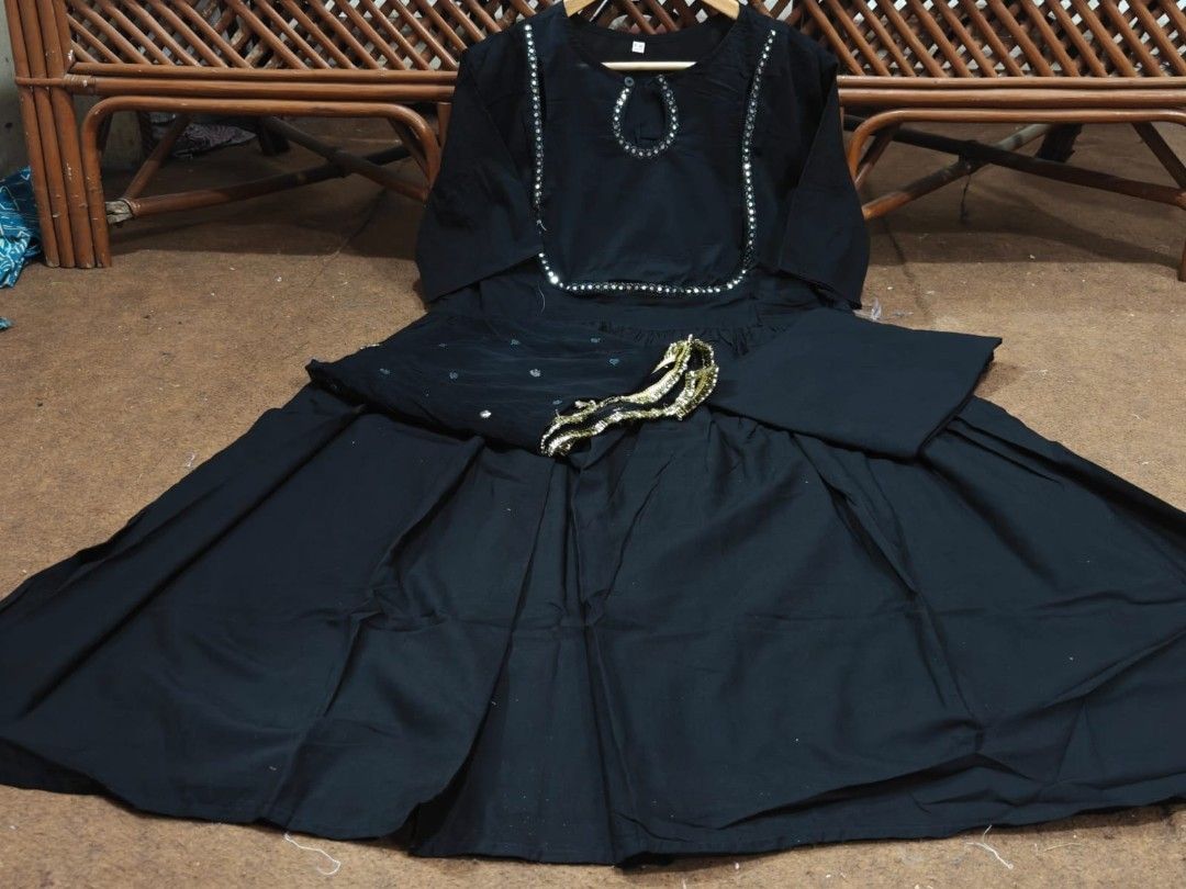Suit set (Category: Traditional & Ethnic wear) located in Singapore. Submitted by anudinumon47045 (Listing ID 1465055721, Image 3). Description: m to 3XL available Preorder only.
