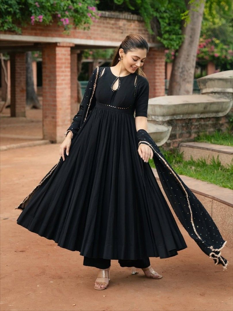 Suit set (Category: Traditional & Ethnic wear) located in Singapore. Submitted by anudinumon47045 (Listing ID 1465055721, Image 2). Description: m to 3XL available Preorder only.
