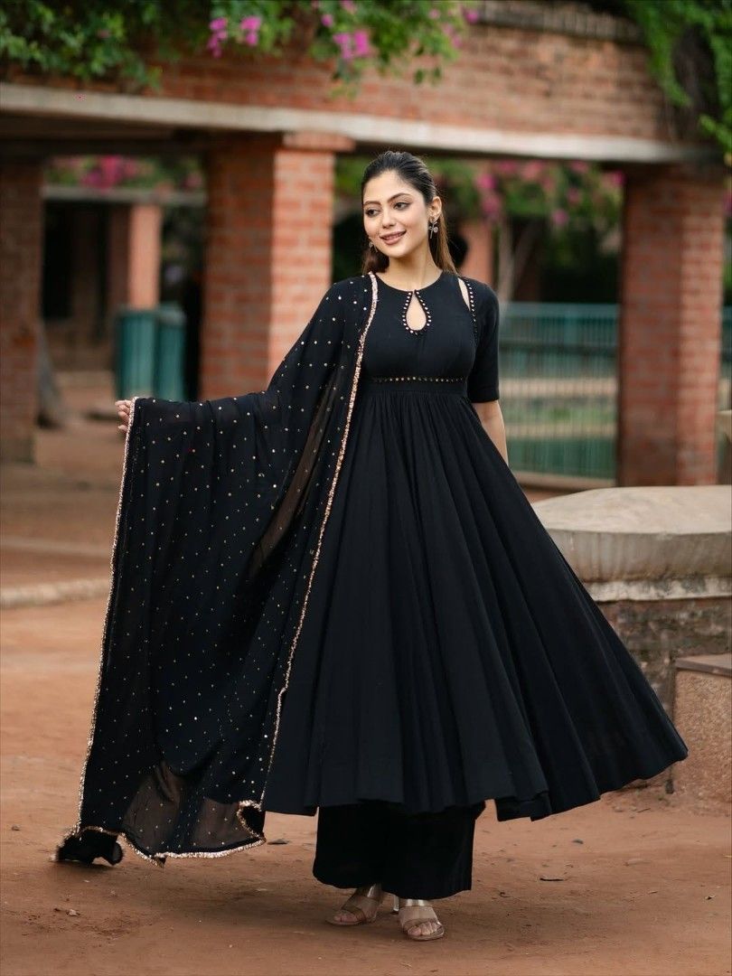 Suit set (Category: Traditional & Ethnic wear) located in Singapore. Submitted by anudinumon47045 (Listing ID 1465055721, Image 1). Description: m to 3XL available Preorder only.