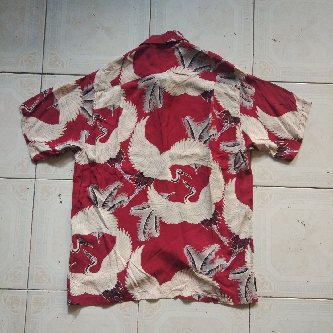 Sun Surf Hawaiian Shirt M (Category: Formal Shirts) located in Pasay City. Submitted by denimdude.ph (Listing ID 1465074364, Image 2). Description: hole near pit area and collar, last pics.