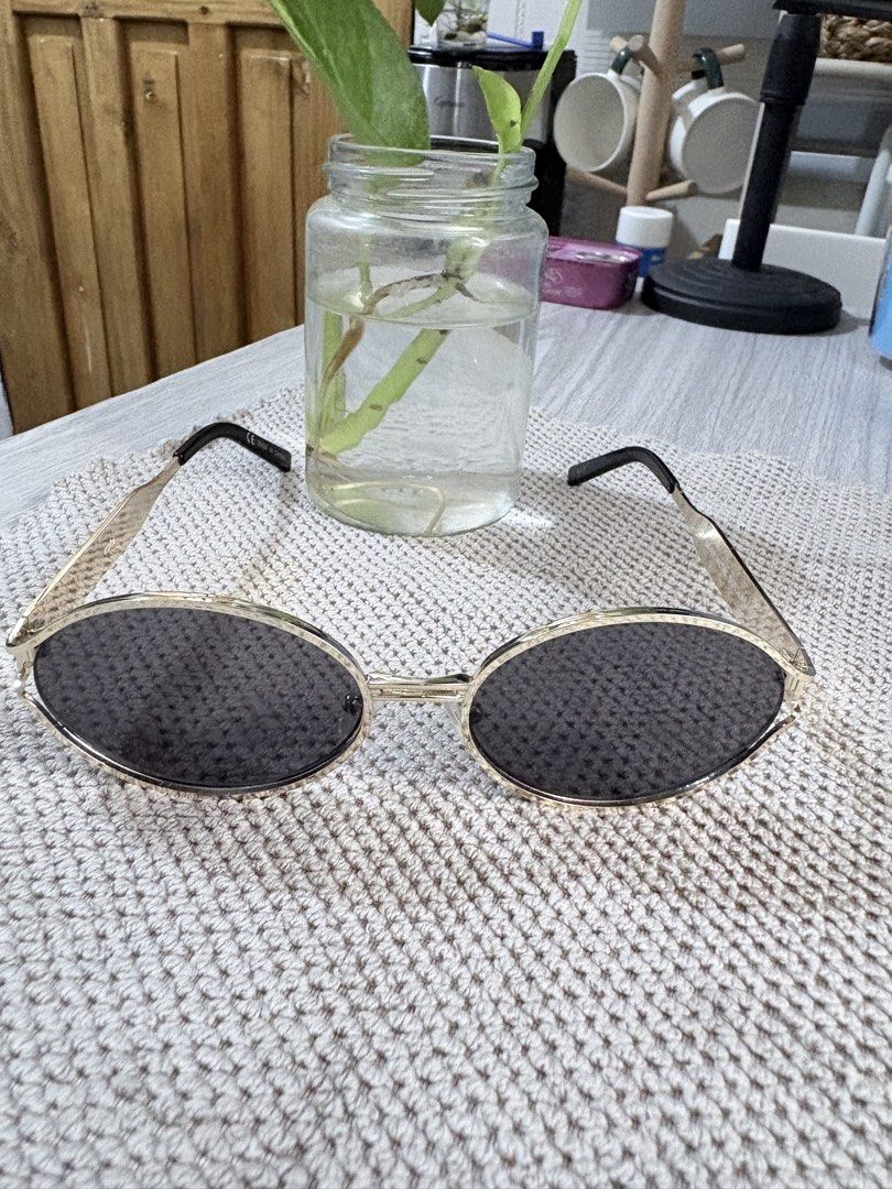 Sunglasses (Category: Sunglasses & Eyewear) located in Makati City. Submitted by january05 (Listing ID 1465094550, Image 3). Description: negotiable.