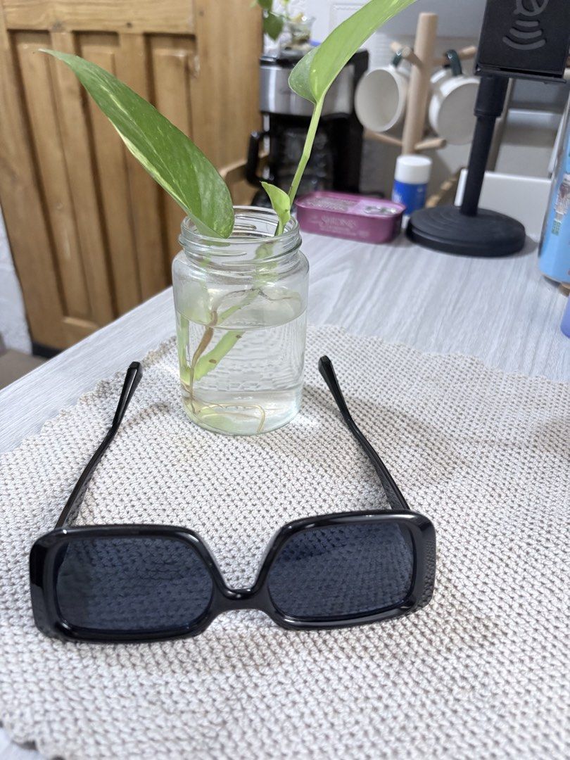 Sunglasses for women (Category: Sunglasses & Eyewear) located in Makati City. Submitted by january05 (Listing ID 1465094062, Image 2). Description: negotiable.