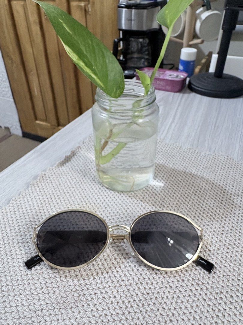 Reprised-Sunglasses for Women (Category: Sunglasses & Eyewear) located in Makati City. Submitted by january05 (Listing ID 1465094937, Image 2). Description: negotiable.