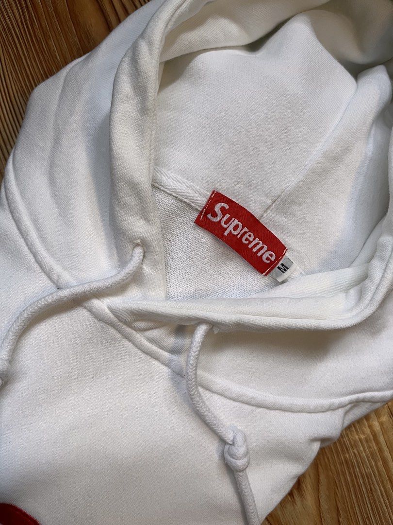 Supreme All white (Category: Coats, Jackets and Outerwear) located in San Jacinto. Submitted by kellysthrift_ (Listing ID 1464982587, Image 3). Description: Supreme hoodie jacket .