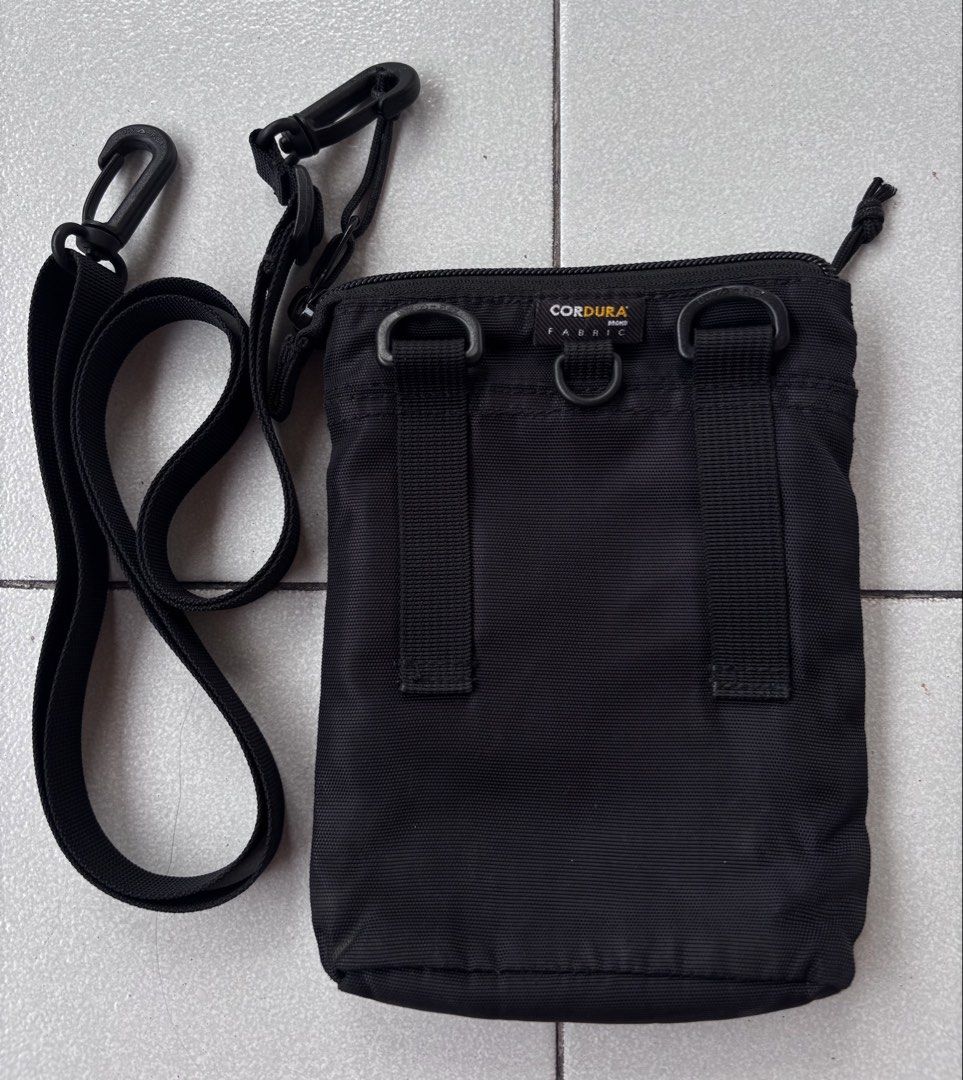 Supreme FW19 Shoulder Bag (Category: Sling Bags) located in Mabalacat. Submitted by pawcats (Listing ID 1465040136, Image 2). Description: Supreme FW19 Shoulder Bag Authentic, Excellent Condition.