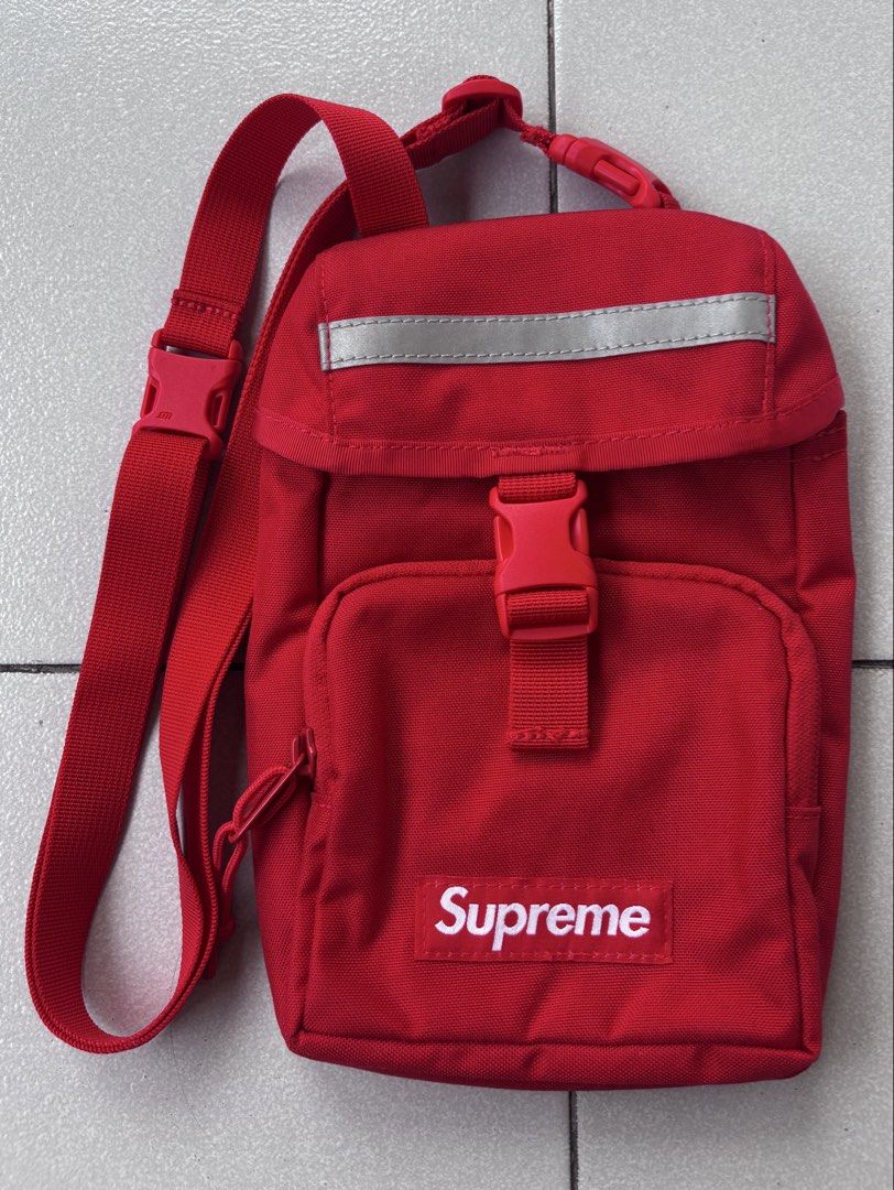 Supreme FW24 Camera Bag (Category: Sling Bags) located in Mabalacat. Submitted by pawcats (Listing ID 1465040622, Image 1). Description: Supreme FW24 Camera Bag Authentic, Good as new.
