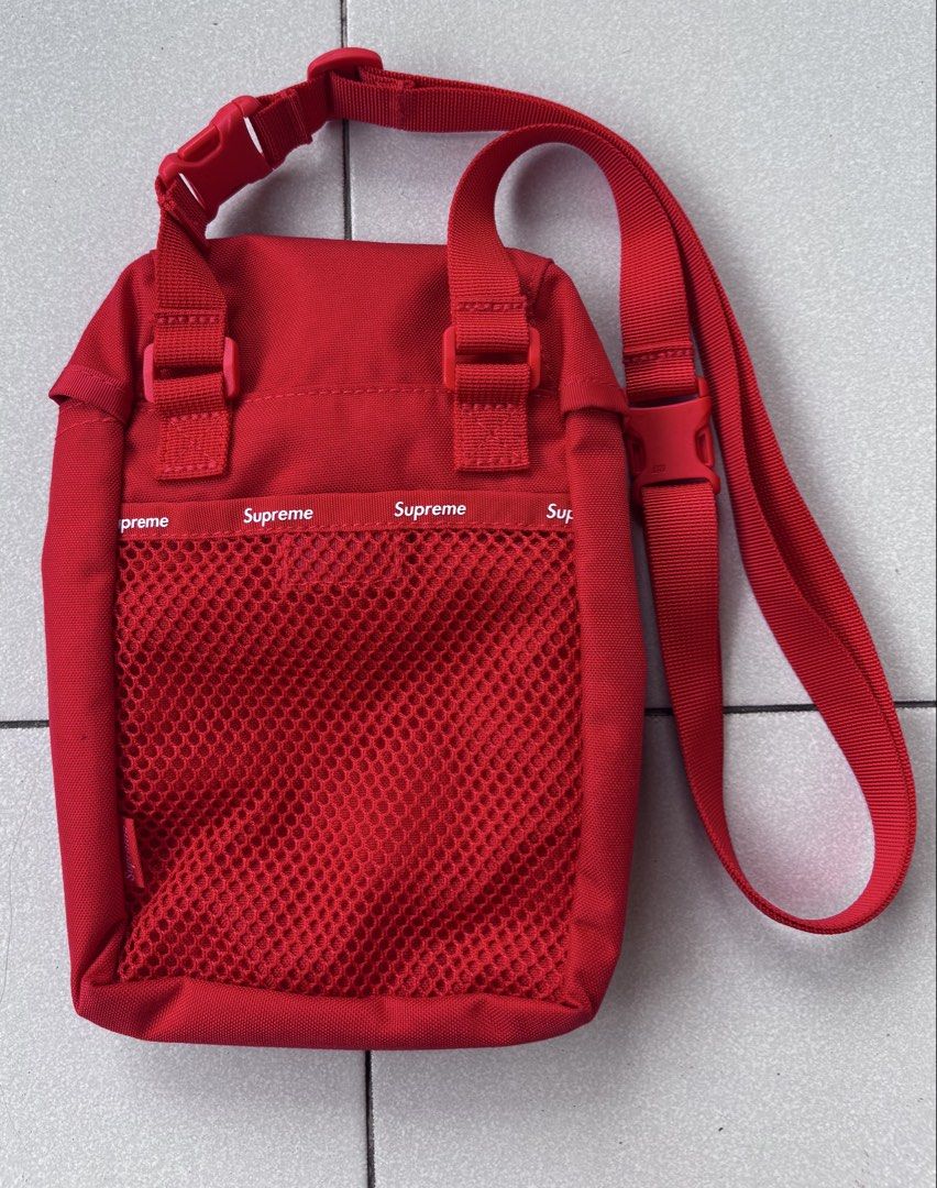Supreme FW24 Camera Bag (Category: Sling Bags) located in Mabalacat. Submitted by pawcats (Listing ID 1465040622, Image 2). Description: Supreme FW24 Camera Bag Authentic, Good as new.