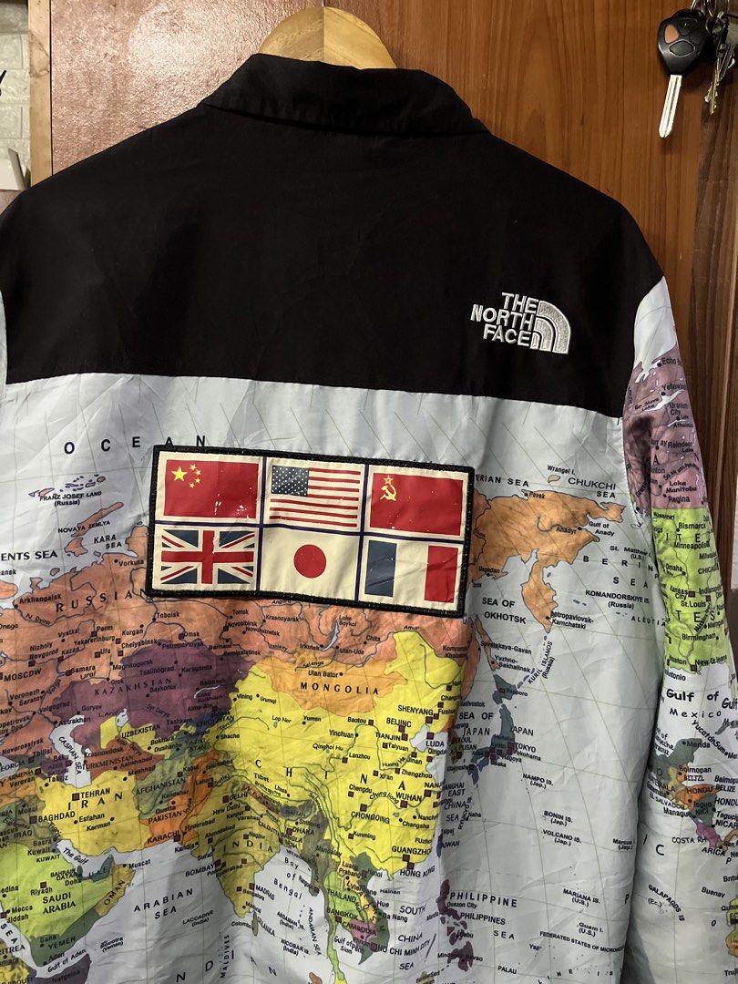 SUPREME x TNF ATLAS JACKET (Category: Coats, Jackets and Outerwear) located in Baguio. Submitted by SharylCaranay (Listing ID 1464992757, Image 3). Description: ‼️with flaws see pics.
