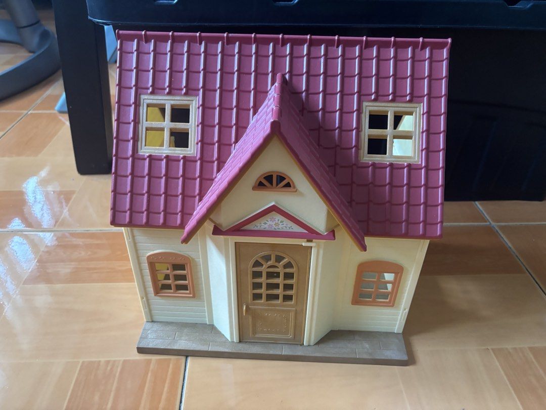 Sylvanian house (Category: Kids Toys) located in Manila. Submitted by candyte04101 (Listing ID 1465038895, Image 1). Description: No panel for the second floor selling as is wysiwyg.