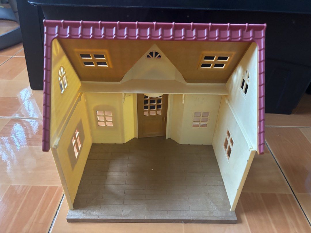 Sylvanian house (Category: Kids Toys) located in Manila. Submitted by candyte04101 (Listing ID 1465038895, Image 2). Description: No panel for the second floor selling as is wysiwyg.