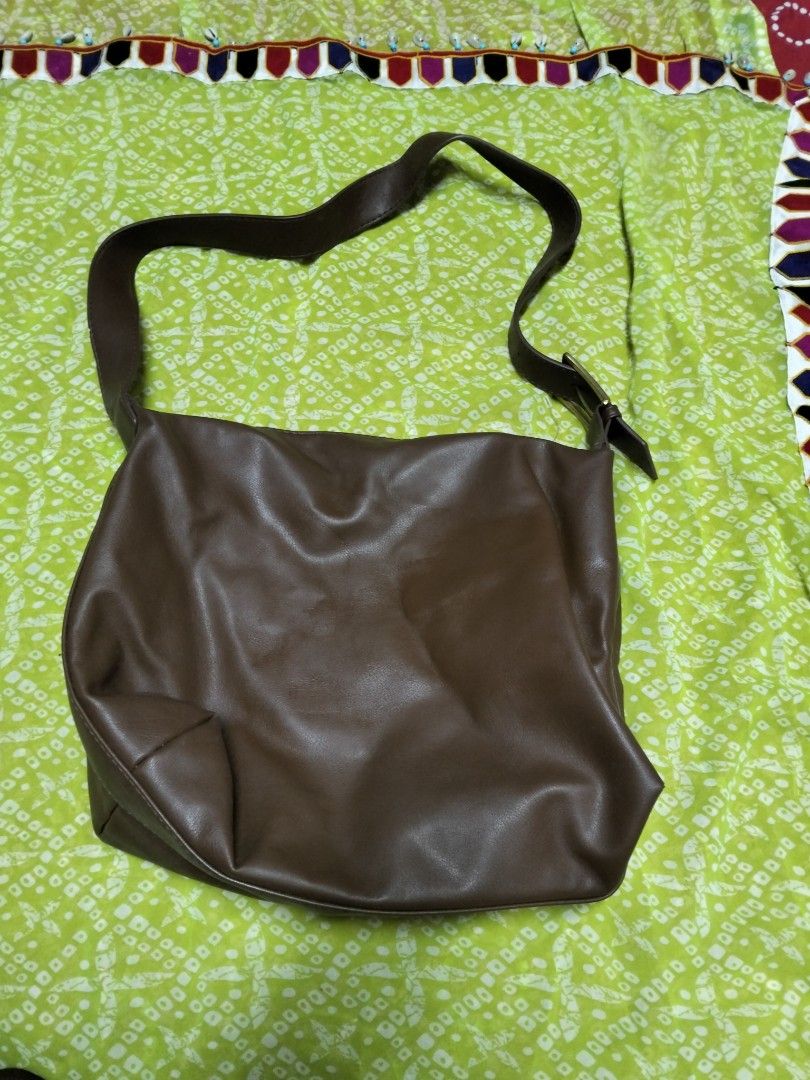 Take all (Category: Cross-body Bags) located in Abucay. Submitted by zealtree.b8f60f (Listing ID 1465120465, Image 1). Description: .