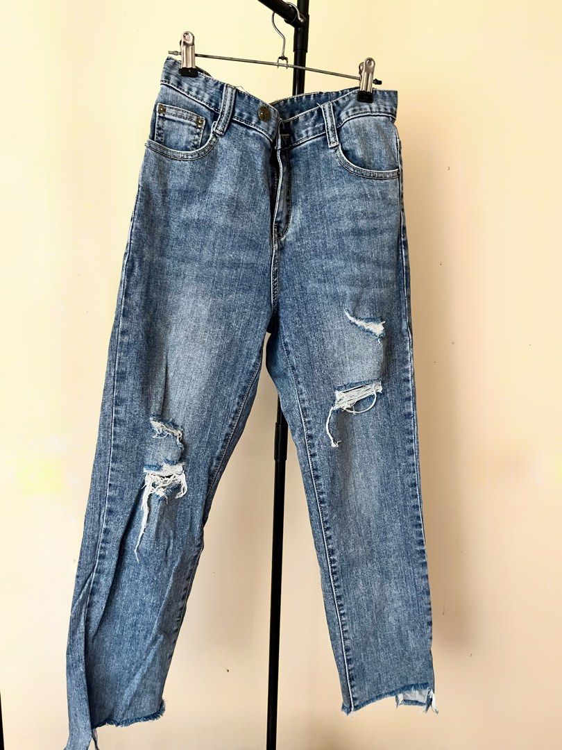 Tattered Jeans (Category: Jeans) located in Baguio. Submitted by samxsells (Listing ID 1465042294, Image 1). Description: L:35” W:30” Inseam:24” .
