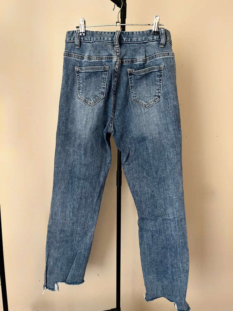 Tattered Jeans (Category: Jeans) located in Baguio. Submitted by samxsells (Listing ID 1465042294, Image 2). Description: L:35” W:30” Inseam:24” .