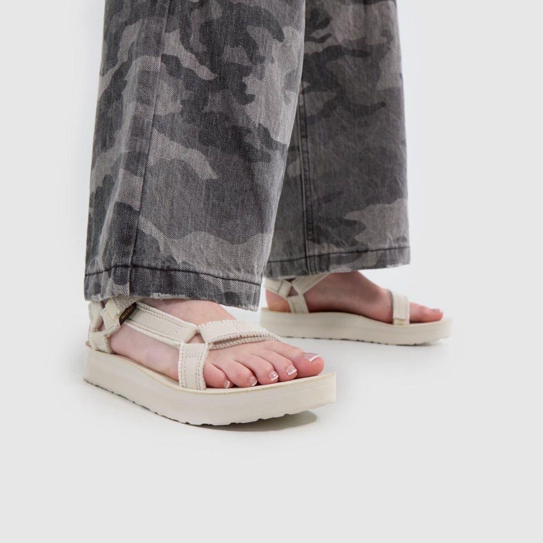 Teva midform fray frazier us 8 (Category: Sandals) located in Koronadal. Submitted by bulilitfam (Listing ID 1465055203, Image 1). Description: Ukaysource Bago pa my small tear lng sa side ndaganan sa bale pls check last pic Us 8 eur 39 Insole 25cm.