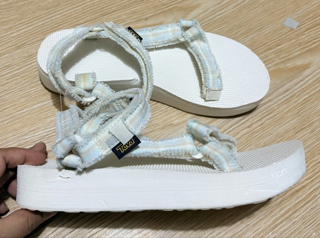 Teva midform fray frazier us 8 (Category: Sandals) located in Koronadal. Submitted by bulilitfam (Listing ID 1465055203, Image 3). Description: Ukaysource Bago pa my small tear lng sa side ndaganan sa bale pls check last pic Us 8 eur 39 Insole 25cm.