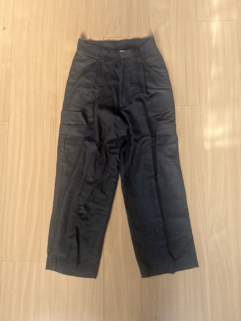 The Brand Black Cargo Pants Size S (Category: Jeans) located in Pasig City. Submitted by sevyenti (Listing ID 1465170624, Image 1). Description: - Brand: The Brand - Size: Small - Color: Black - Fit: High waist with belt loops, straight leg cut - Features: Utility pockets on both sides, lightweight fabric - Style: Versatile wardrobe staple, easy to pair with basic tees and tanks.