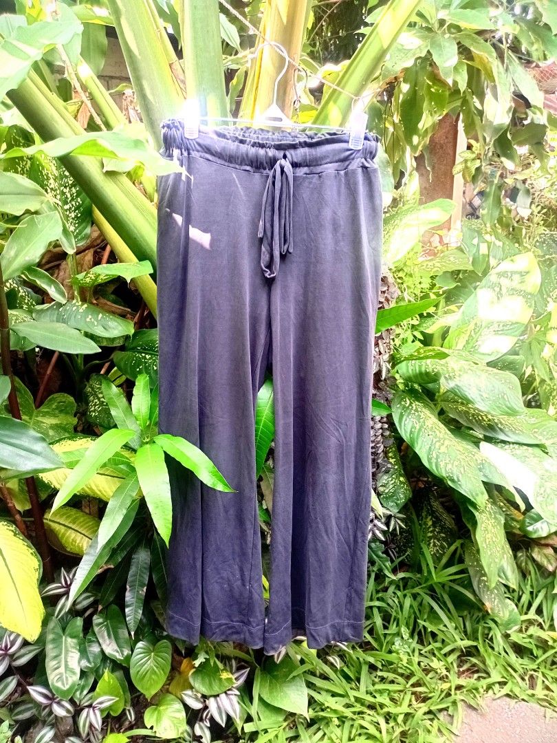 The Line Project Small Dark Grey Draw String Culottes (Category: Other Bottoms) located in Makati City. Submitted by ellavee_you (Listing ID 1465024630, Image 1). Description: .