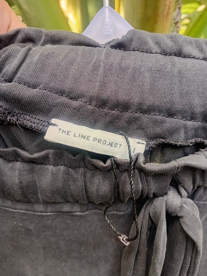 The Line Project Small Dark Grey Draw String Culottes (Category: Other Bottoms) located in Makati City. Submitted by ellavee_you (Listing ID 1465024630, Image 2). Description: .