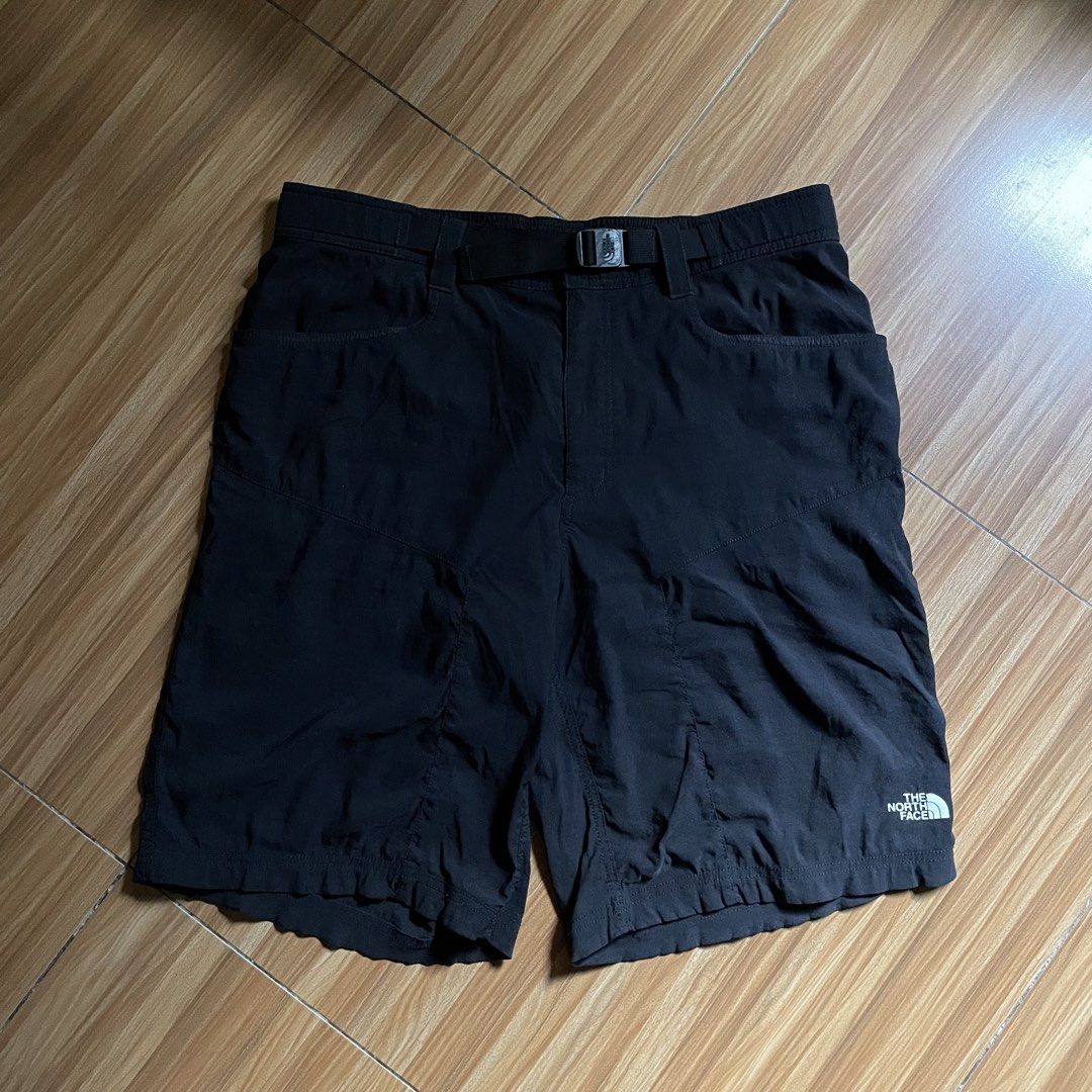 The North Face Class V Pathfinder Belted Shorts (Category: Shorts) located in General Mariano Alvarez. Submitted by 4117_thriftnthrive (Listing ID 1465127190, Image 1). Description: In good condition Sign of used, minor peeling on front print Size on tag: Us L / Asia XL Measurements Waistline: 32-36 Length: 21.5” Leg hole: 12”.