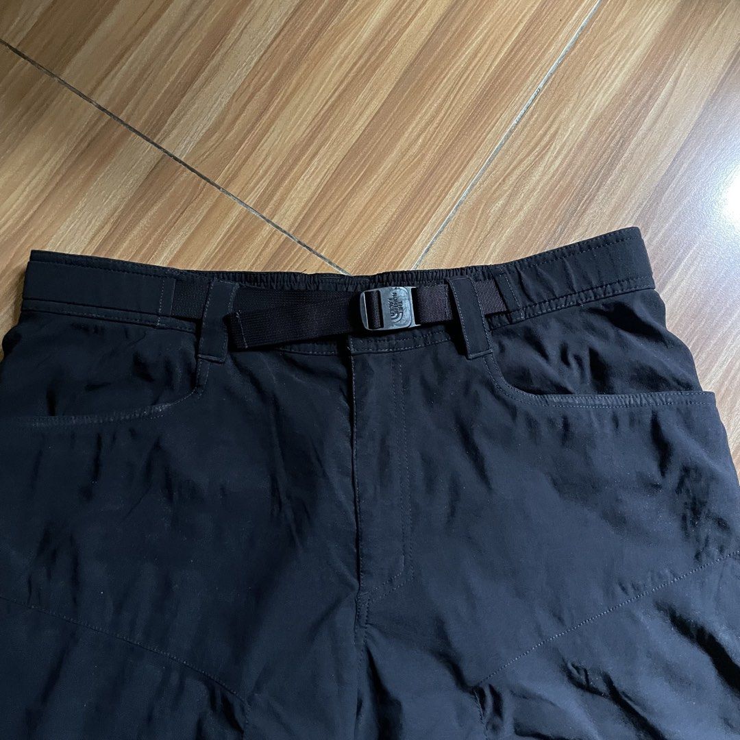 The North Face Class V Pathfinder Belted Shorts (Category: Shorts) located in General Mariano Alvarez. Submitted by 4117_thriftnthrive (Listing ID 1465127190, Image 3). Description: In good condition Sign of used, minor peeling on front print Size on tag: Us L / Asia XL Measurements Waistline: 32-36 Length: 21.5” Leg hole: 12”.