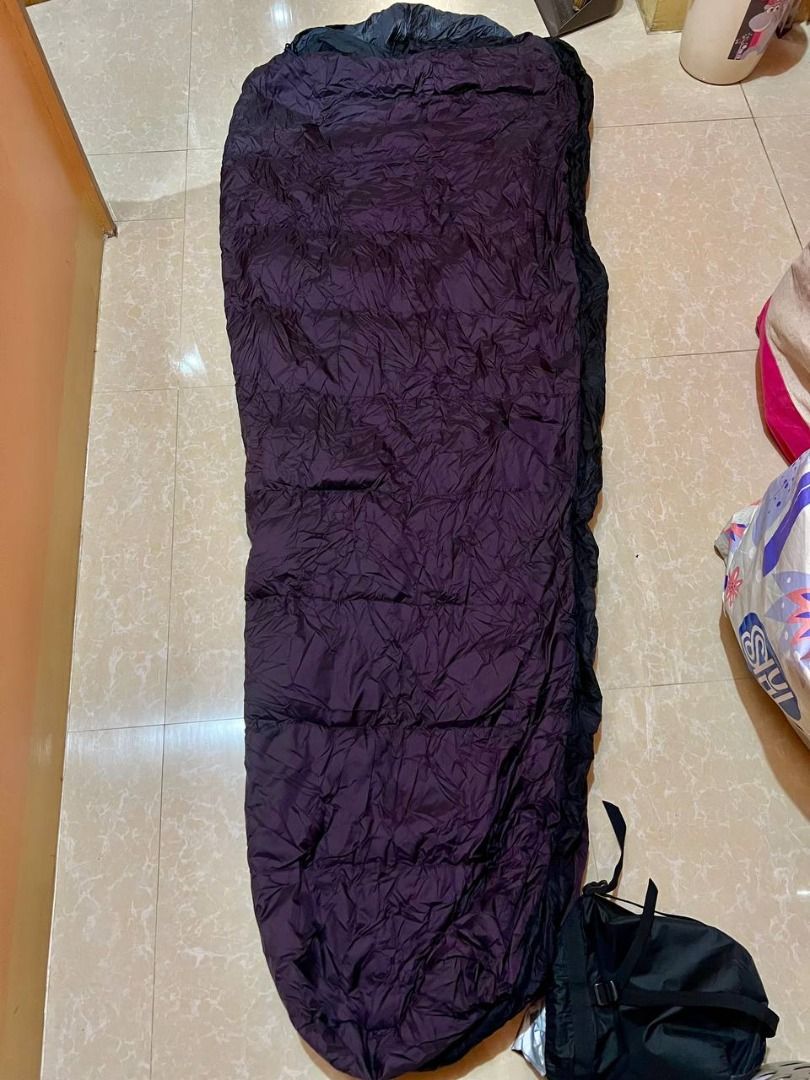 The North Face Sleeping Bag (AUTHENTIC) (Category: Hiking & Camping) located in Baguio. Submitted by carlbenta (Listing ID 1465104667, Image 2). Description: - Authentic The North Face sleeping bag in black - Equipped with durable YKK zippers for smooth operation - Hooded design keeps you warm during cold nights - Packs down compactly for easy travel and storage - Clean condition, interior and exterior are well-maintained Location: Baguio City Sh