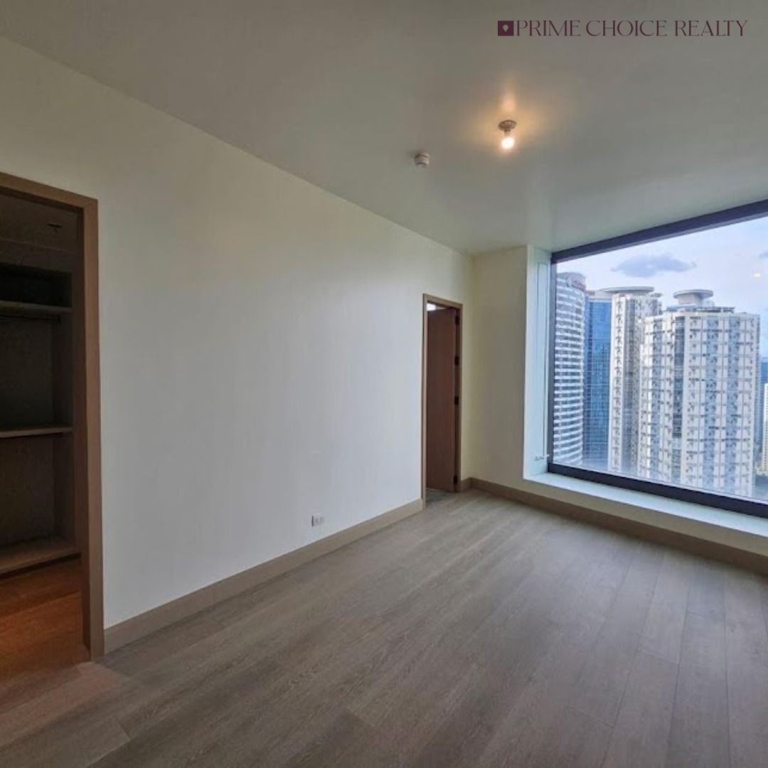 SHANG AURELIA SIGNATURE UNIT (Category: Apartments & Condos) located in Quezon City. Submitted by primechoicerealtyinc (Listing ID 1465004102, Image 2). Description: FOR SALE SHANG AURELIA SIGNATURE UNIT PROPERTY DETAILS • 338 sqm Floor Area • East Tower • Signature Unit • 3 Bedrooms + Family Room • 3 Parking Slots • Huge Balcony • Elevated Views with Lush Greenery • Facing the Building Fountain & Singapore Embassy Asking Price: ₱199,000,000 + Bu